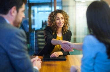 Diploma ou experiência no cargo: O que as empresas preferem mais ao contratar?