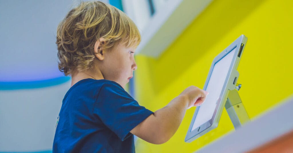 A Supervisao dos Filhos na Era Digital Um Olhar Sobre o Estudo do Google