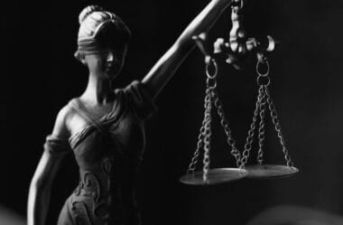 Descaminho: Entendendo o Crime de Evasão de Impostos na Importação e Exportação de Mercadorias