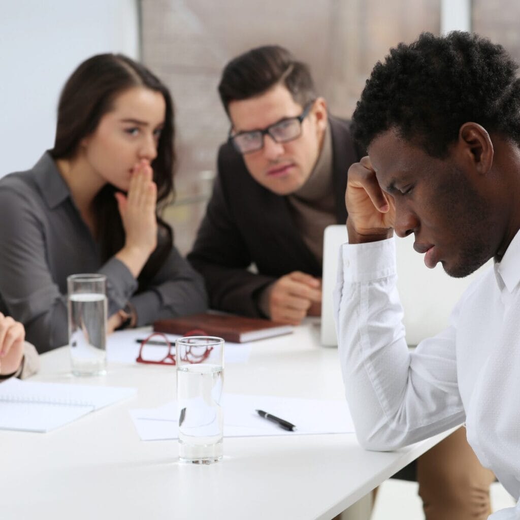 Loja e Condenada por Discriminacao Racial e Homofobica Justica do Trabalho Exige Indenizacao