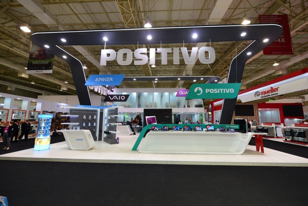 ação da Positivo (POSI3) desaba 11% após resultado frustrar mercado 2 Estande