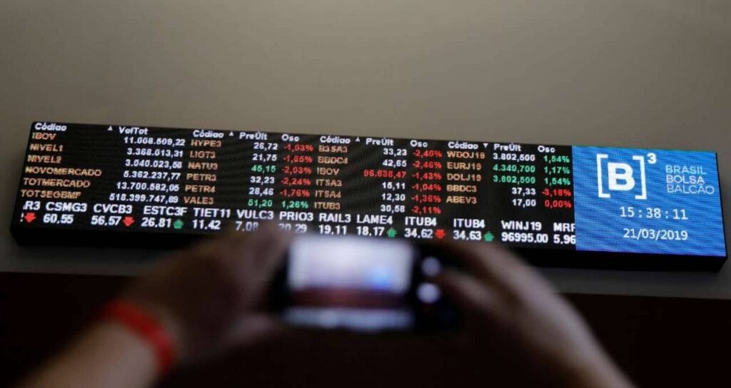 Ibovespa (IBOV) opera volátil com vendas no varejo e discurso de Powell; 5 coisas para saber ao investir hoje (15) – Money Times 2 ibovespa 5 coisas 11 1