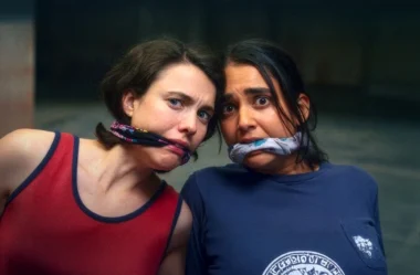 Garotas em Fuga na Netflix: O Road Movie Caótico de Ethan Coen com Margaret Qualley que Divide Opiniões por Recusar a Seriedade