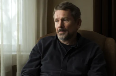 Onde assistir Blue Moon: Ethan Hawke indicado ao Oscar brilha em drama melancólico de Richard Linklater na HBO Max